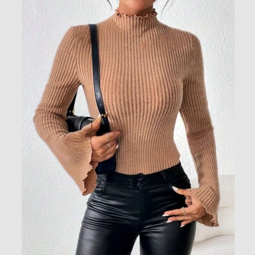 Luxe bell sleeve fitted bodysuit - Picture 7 of 11